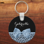 シックなジャガープリントライトブルーボウと名前 キーホルダー (正面)