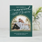 シックなスクリプトアーチホリデー結婚の発表 シーズンカード (スタンド正面)