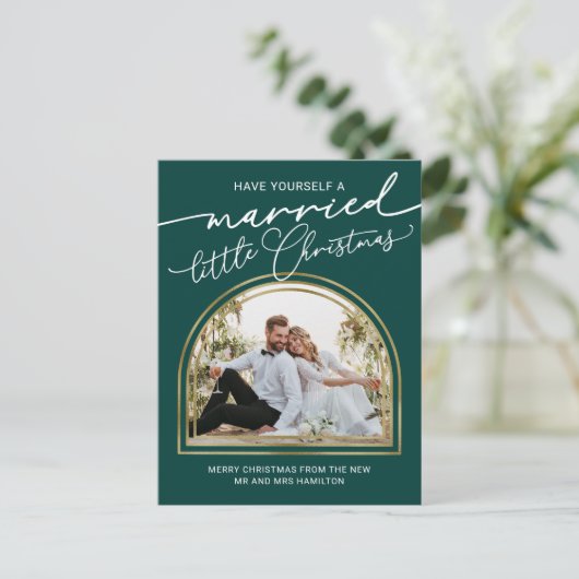 シックなスクリプトアーチホリデー結婚の発表 シーズンポストカード (スタンド正面)