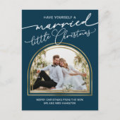 シックなスクリプトアーチホリデー結婚の発表 シーズンポストカード (正面)