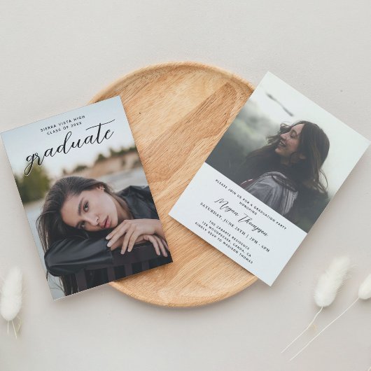 シックなスクリプトブラック2枚の写真卒業パーティー 招待状