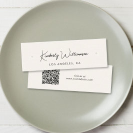 シックなスクリプトQRコードイヤリングクリームディスプレイカード スキニー名刺