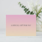 シックなソフトグラデーションピンクオレンジのギフトカード (スタンド正面)