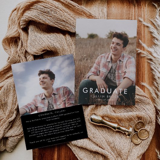 シックなダークブラックメッセージと写真の卒業 案内状