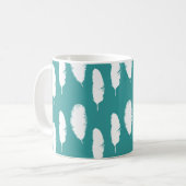 シックなティール(緑がかった色)の白い羽 コーヒーマグカップ (正面左)
