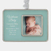 シックなティール(緑がかった色)ベビー生まれたばかりのフォトキープサケギフト シルバープレートフレームオーナメント (正面)