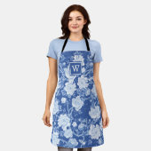 シックなデルフトブルーホワイトチノワセリーフラワーモノグラム エプロン (着用した状態)