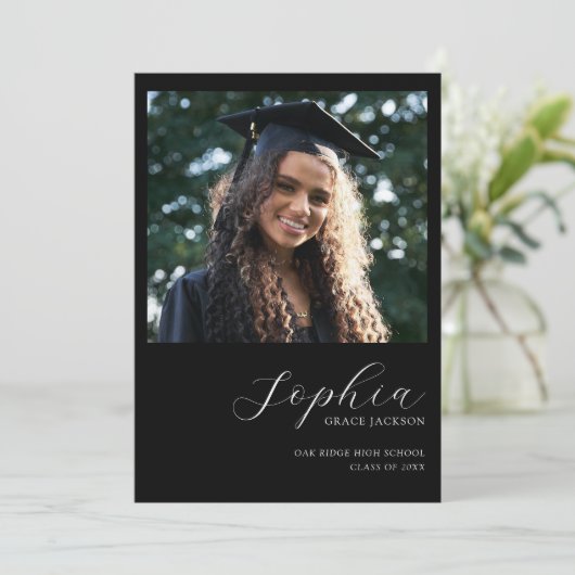 シックなトレンディーブラック手書き写真卒業 案内状 (スタンド正面)