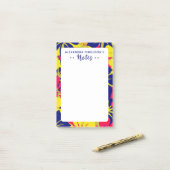 シックなトロピカルパープルピンクイエローフローラルパターン ポストイット (デスク上)