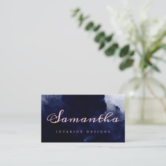 シックなネイビーブルーウォーターカラー抽象芸術赤面ピンク 名刺 (スタンド正面)