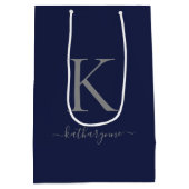 シックなネイビーブルーシルバーモノグラム名 ミディアムペーパーバッグ (裏面)