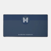 シックなネイビーブルージオメトリックモダンモノグラム デスクマット (正面)