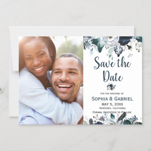 シックなネイビーブルー白い花の結婚式の日付を保存 マグネット招待状 (正面)