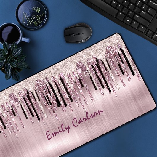 シックなバラ赤面ピンクドリップ デスクマット