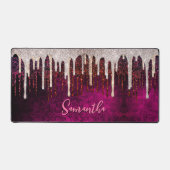 シックなバラ赤面ブラウングリッターレッドドリップモノグラムn デスクマット (正面)