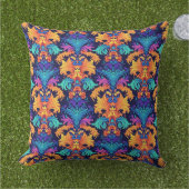 シックなバロックカラフルパターン アウトドアクッション (芝生)