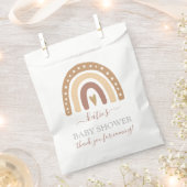 シックなパステルブラウンレインボーボホベビーシャワー フェイバーバッグ (クリップ留めされた状態)