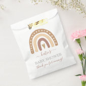 シックなパステルブラウンレインボーボホベビーシャワー フェイバーバッグ (封をした状態)