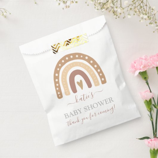 シックなパステルブラウンレインボーボホベビーシャワー フェイバーバッグ (封をした状態)