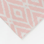 シックなパステル赤面ピンクイカットトバルダイヤモンドパターン フリースブランケット (角)