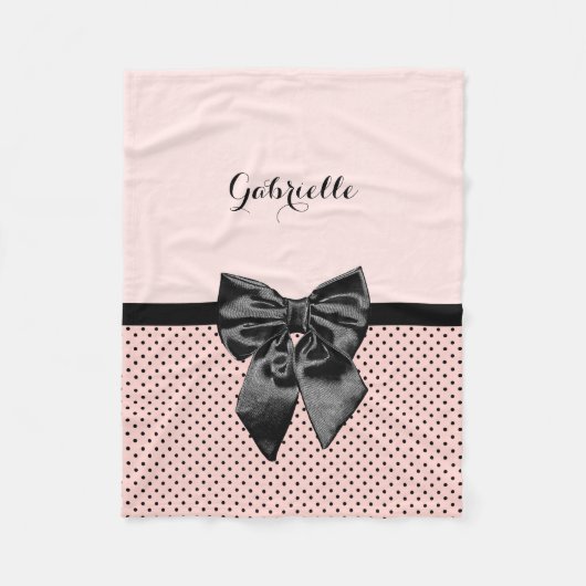 シックなパリのピンクの水玉模様の黒の弓および名前 フリースブランケット (正面)