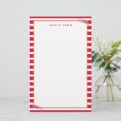 シックなパーソナライズされた名前ピンクストライプ色の花 便箋 (スタンド正面)