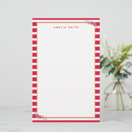 シックなパーソナライズされた名前ピンクストライプ色の花 便箋 (スタンド正面)
