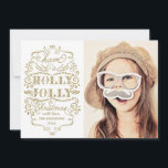 シックなヒイラギのすてきなクリスマスの休日の写真カード シーズンカード<br><div class="desc">あなたのお気に入りのな家族写真を特色にするエレガントで、モダンなクリスマスの写真カード。 白い背景のベージュ金ゴールドの華麗さ、渦巻およびヴィンテージのタイポグラフィのスタイルと図解入りの、写真付きの。 空想およびスタイリッシュ、それは"持っていますヒイラギをモダンでファンシーな原稿とのすてきなクリスマス"読みます。 この美しいカードを持つ家族そして友人に最も暖かい願いを送って下さい。
フォントのフォントかサイズを変えれば***以下の事項に注意して下さい:、それはあなたのクリスマスカードがいかに印刷するか変えるかもしれません。 それはあなたがあなたのモニターのそれを見る方法を印刷します。 私はそれを発注すれば、Zazzleは何も編集しませんあなたのカードを見ないし(タイプエラー、直線、等)。 あなたの写真を調節するために"カスタマイズそれを"ボタン使用して下さい</div>