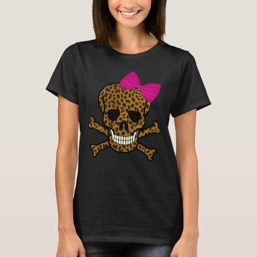 シックなヒョウ柄の海賊スカルピンクボウ Tシャツ (正面)
