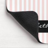 シックなピンクおよび白のストライプ マウスパッド (コーナー)