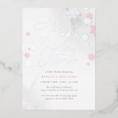 シックなピンクとシルバーの雪の結晶の冬のベビーシャワー 箔招待状 (正面)