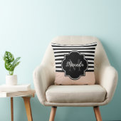 シックなピンクとブラックのワイドストライプの名前とモノグラム クッション (椅子)