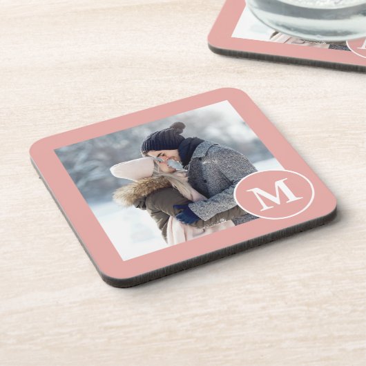 シックなピンクと白のモノグラムの写真 コースター (左側)