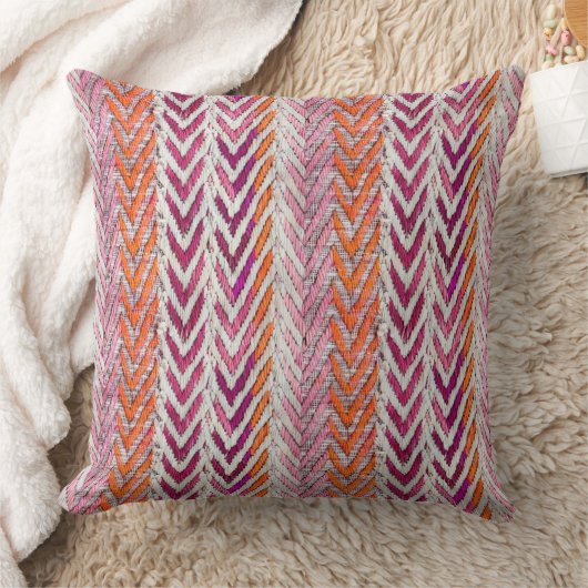 シックなピンクのオレンジクリームシェブロン クッション (ブランケット)