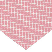 シックなピンクのクローバーモノグラムと名前 ショートテーブルランナー (コーナー)