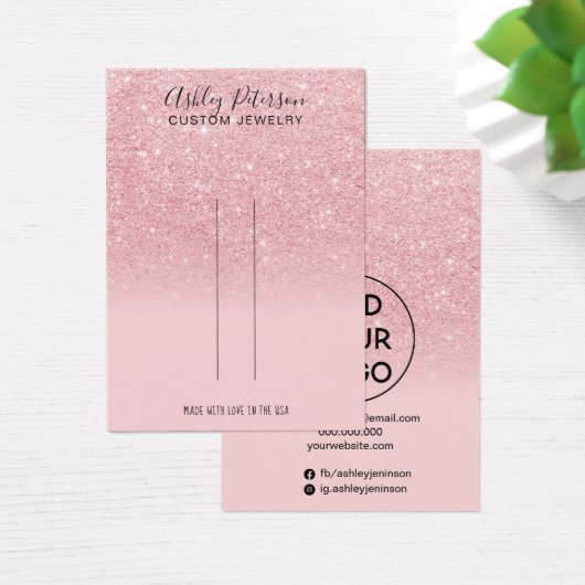 シックなピンクのグリッタージュエリーのヘアクリップ表示 (デスク)