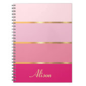 シックなピンクのワイドストライプ金ゴールド名 ノートブック (正面)