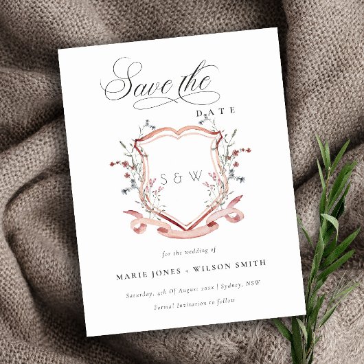 シックなピンクのワイルドフラワーモノグラムクレスト日付を保存 案内ポストカード