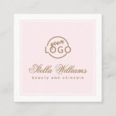 シックなピンクの白いカスタムロゴのミニマル スクエア名刺 (正面)