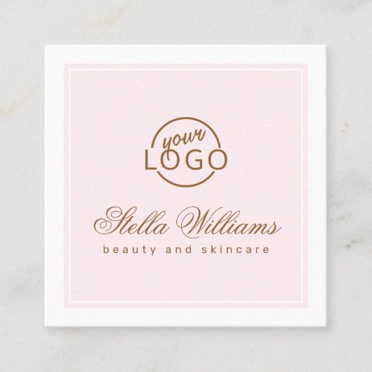 シックなピンクの白いカスタムロゴのミニマル スクエア名刺 (正面)