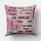 シックなピンクの赤面素朴な世界の大都市 クッション (裏面)
