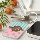 シックなピンク水玉模様ティール（緑がかった色）ストライプモノグラム キーホルダー (正面右)