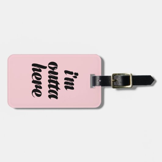 シックなピンク私はOuttaのここに荷物のラベルいます ラゲッジタグ (正面横)