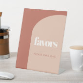 シックなピーチテラコッタアーチ結婚式の引き出物 台座サイン (インサイチュ)