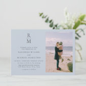 シックなフォトブルーホワイトモノグラム結婚ズ 招待状 (スタンド正面)