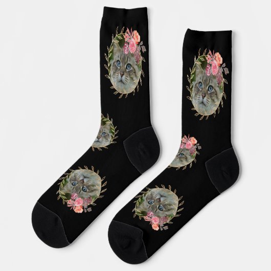 シックなフローラリースとペット猫フォトブラック ソックス (左)