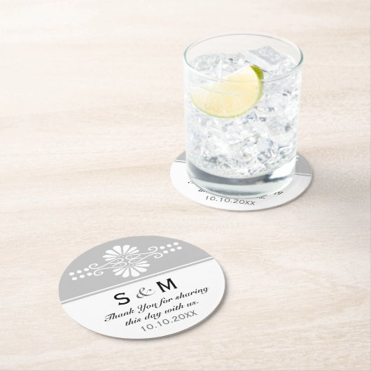 シックなフローラ結婚の感謝モノグラム：グレーホワイト ラウンドペーパーコースター (インサイチュ)