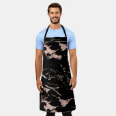 シックなブラックとバラゴールドフォイルマーブル エプロン (着用した状態)