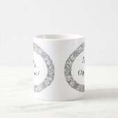 シックなブラックオンホワイトクリスマスリースへカスタマイズ コーヒーマグカップ (中央)