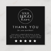 シックなブラックタイポグラフィロゴQRコー離れドAレビュー スクエア名刺 (正面)